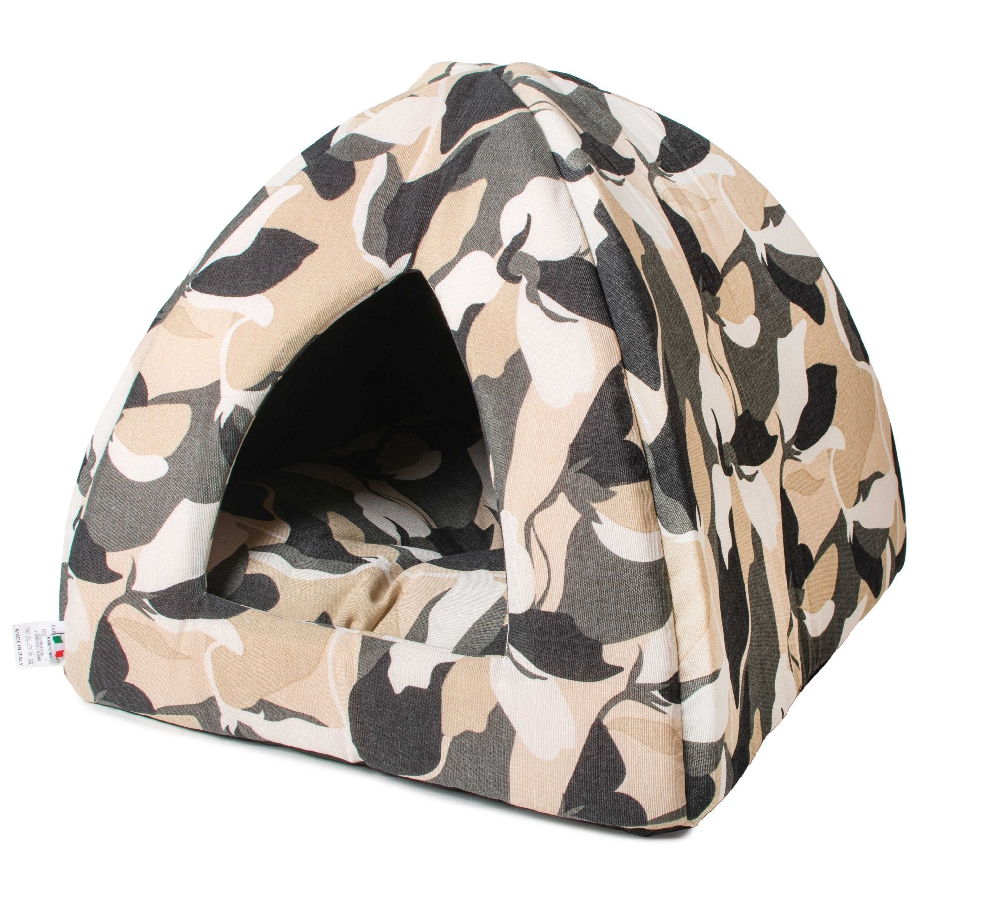 Farm Company Pyramid House Asstd. Colors - 40x40 cm - مستلزمات الحيوانات الأليفة - Zue For Pet Supplies Co.